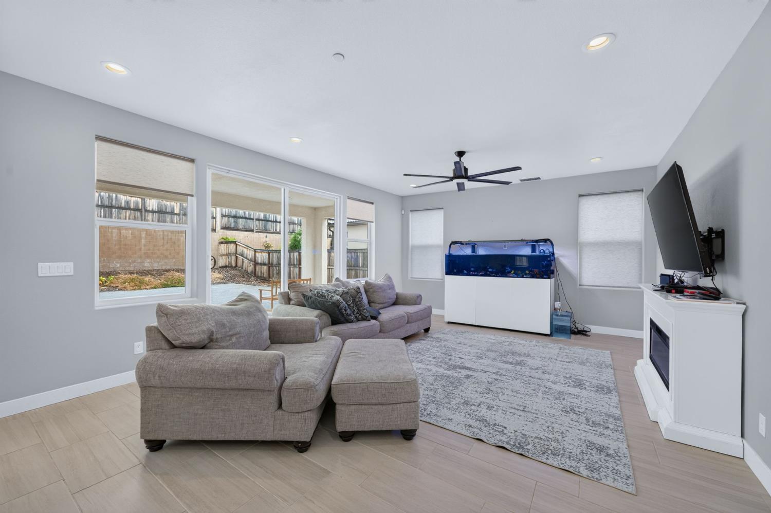 907 Orchard Hills Rd, Madera, CA 93636