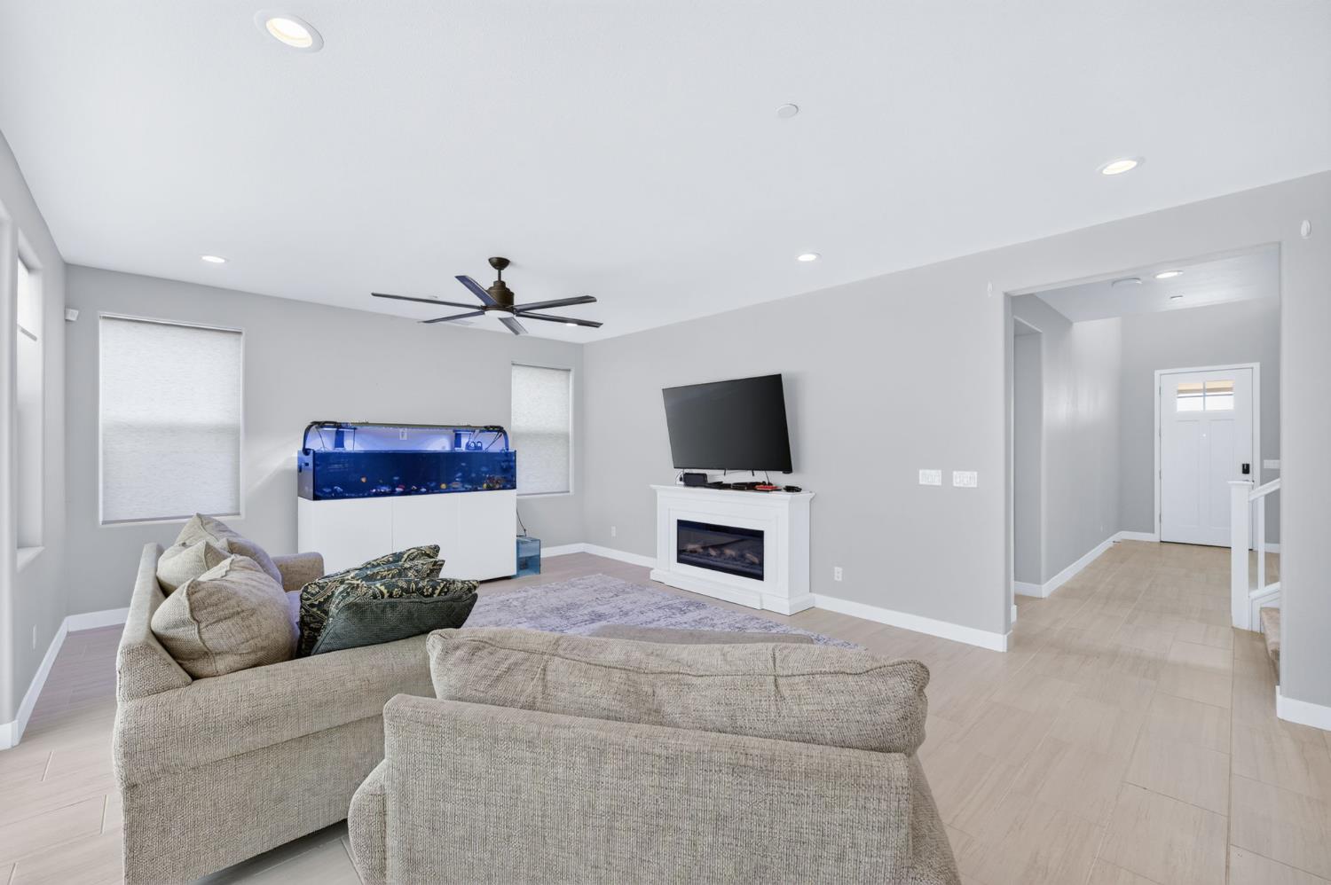 907 Orchard Hills Rd, Madera, CA 93636