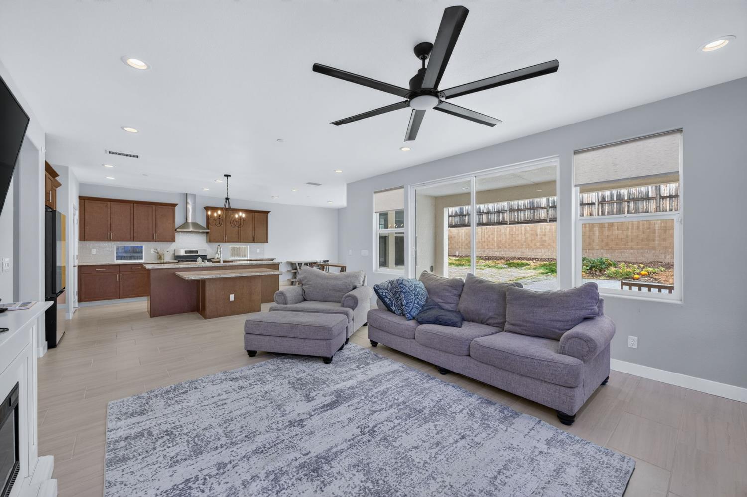 907 Orchard Hills Rd, Madera, CA 93636