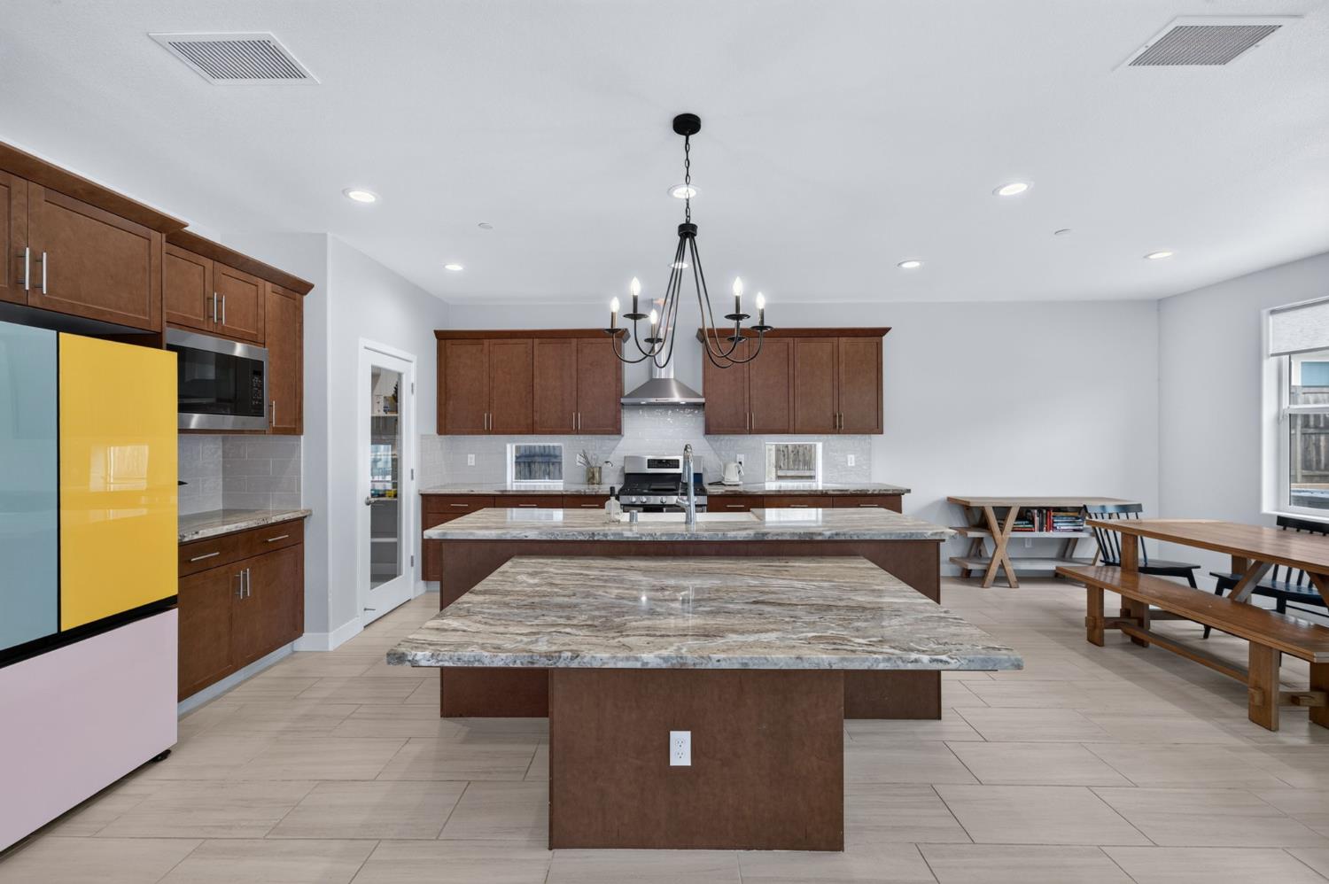 907 Orchard Hills Rd, Madera, CA 93636