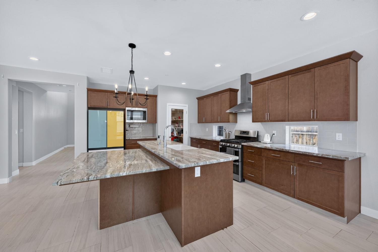 907 Orchard Hills Rd, Madera, CA 93636