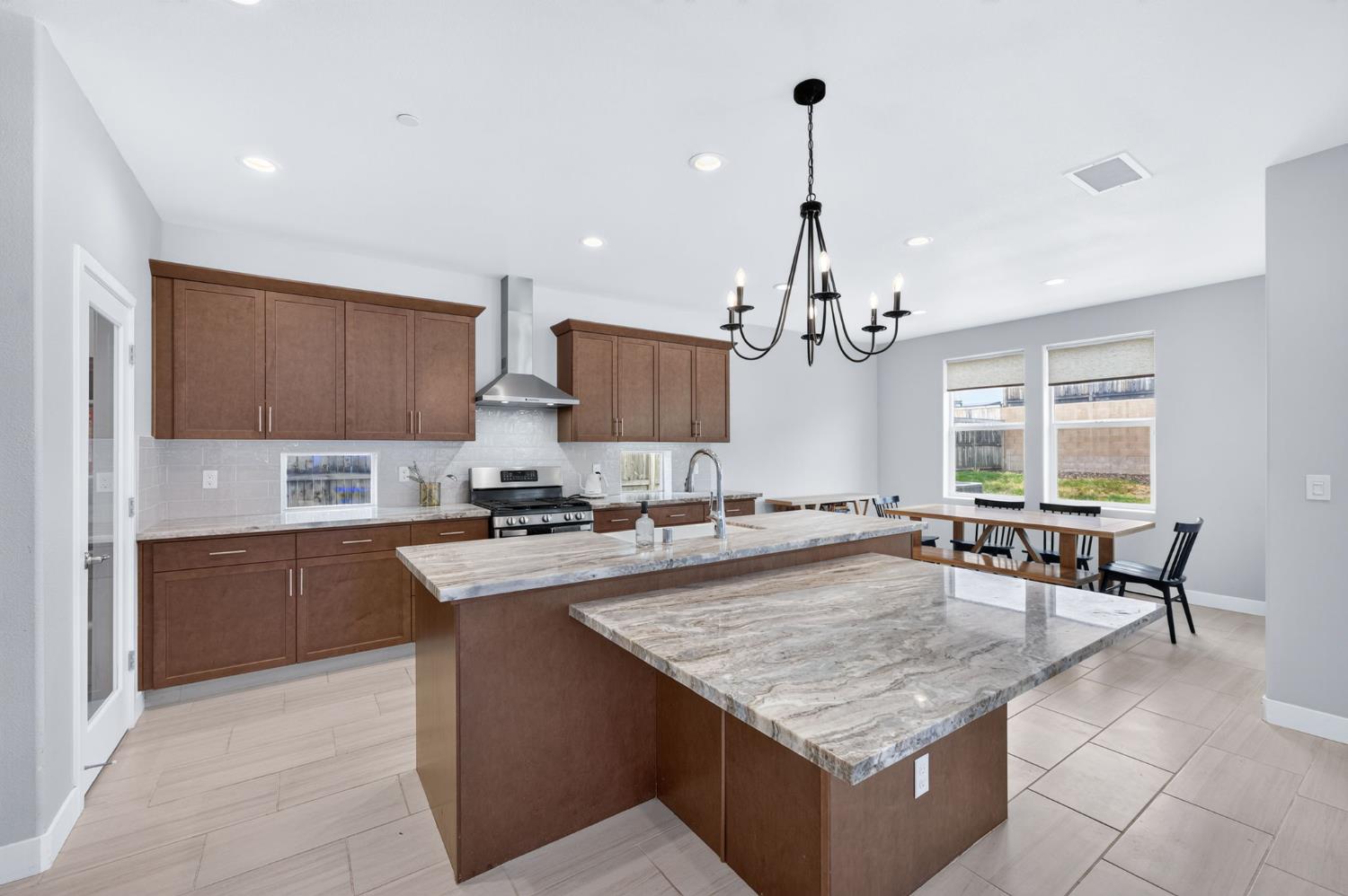 907 Orchard Hills Rd, Madera, CA 93636