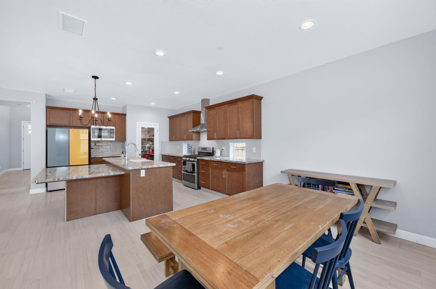 907 Orchard Hills Rd, Madera, CA 93636