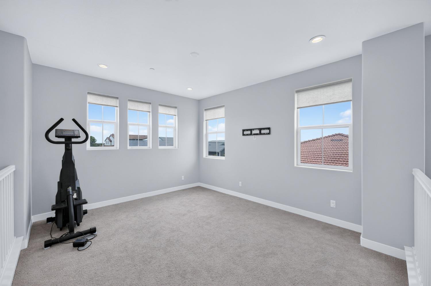 907 Orchard Hills Rd, Madera, CA 93636