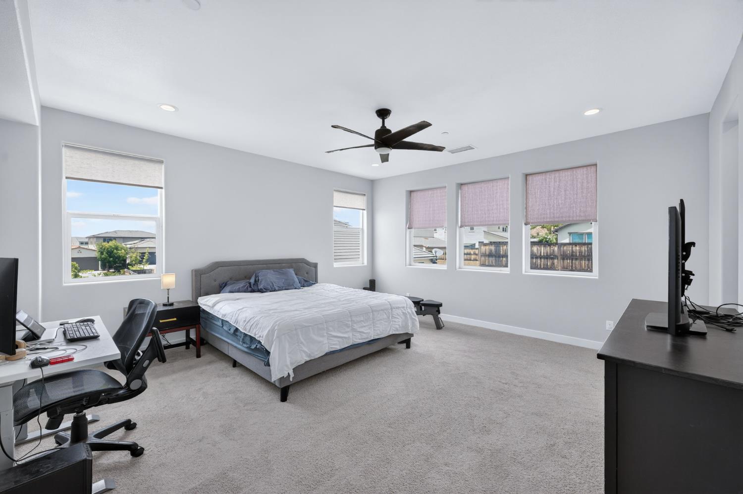 907 Orchard Hills Rd, Madera, CA 93636