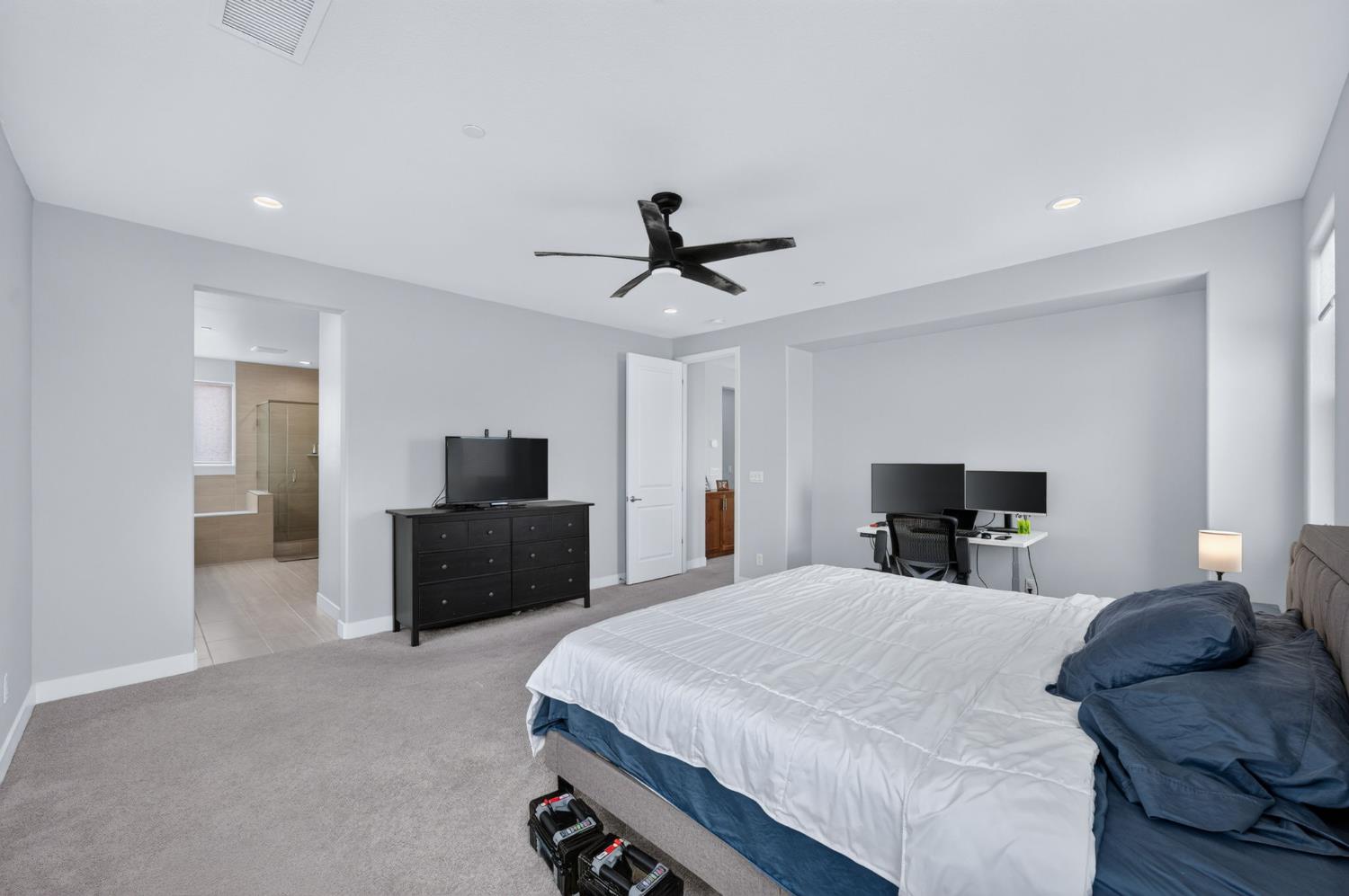 907 Orchard Hills Rd, Madera, CA 93636