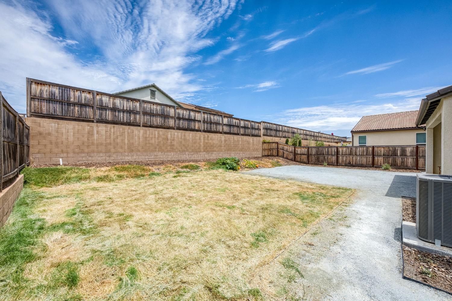 907 Orchard Hills Rd, Madera, CA 93636