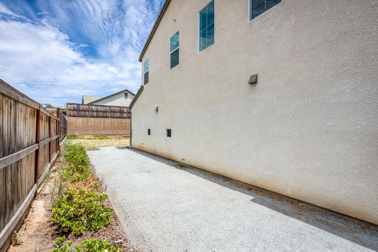 907 Orchard Hills Rd, Madera, CA 93636
