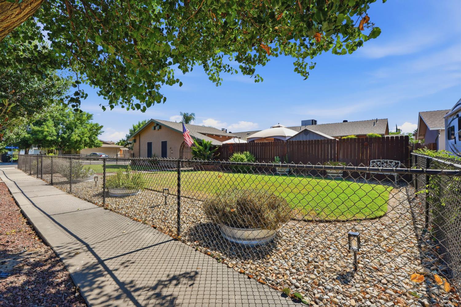 896 N Mahaleb St, Tulare, CA 93274
