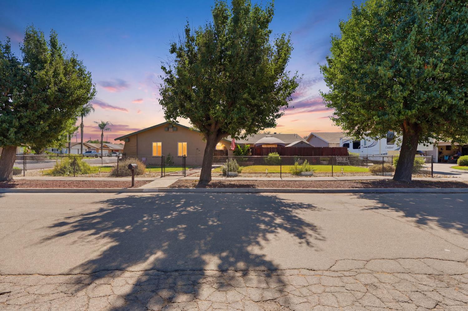 896 N Mahaleb St, Tulare, CA 93274