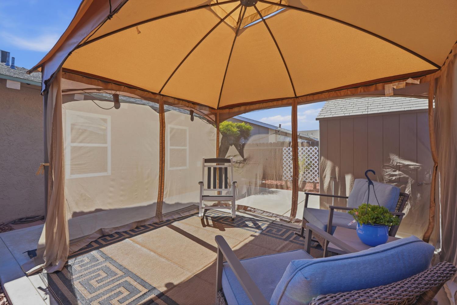 896 N Mahaleb St, Tulare, CA 93274