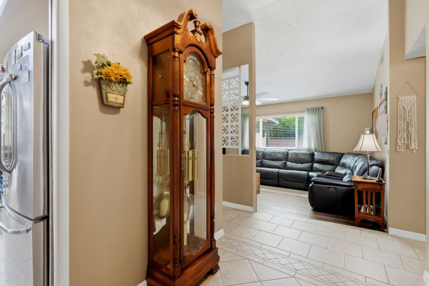 896 N Mahaleb St, Tulare, CA 93274