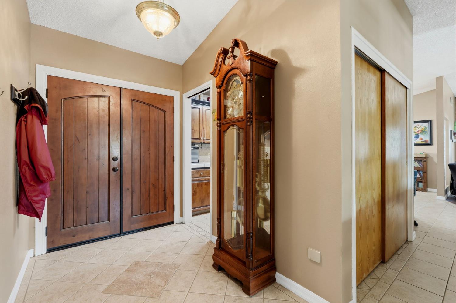 896 N Mahaleb St, Tulare, CA 93274