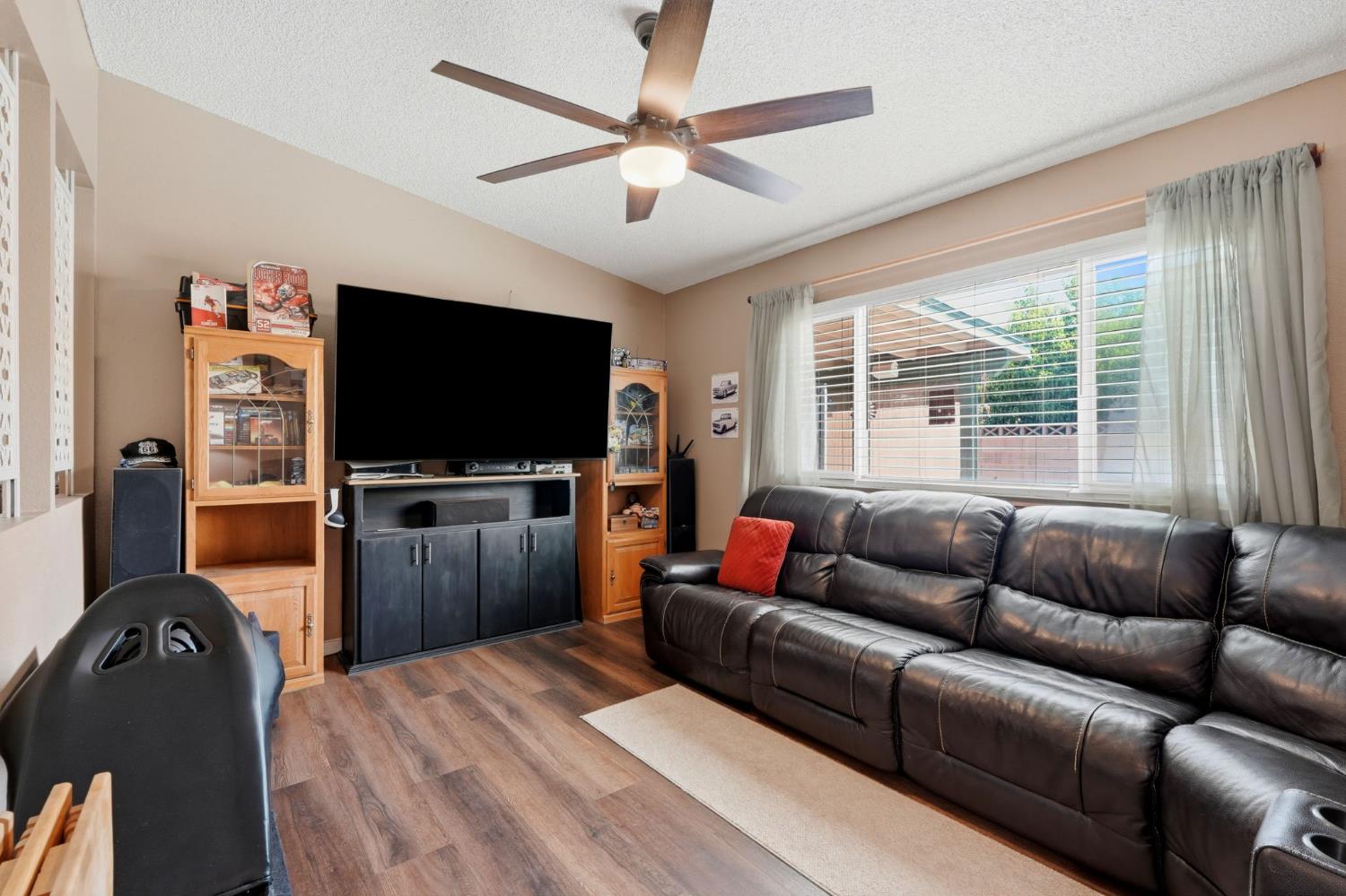896 N Mahaleb St, Tulare, CA 93274