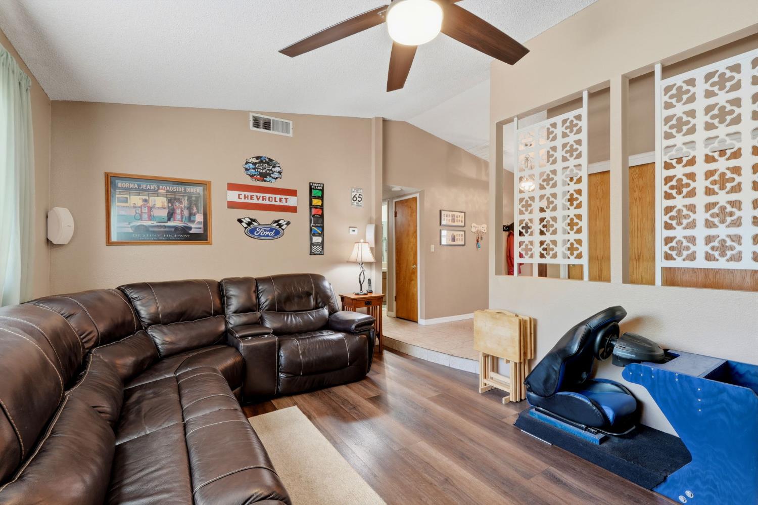 896 N Mahaleb St, Tulare, CA 93274