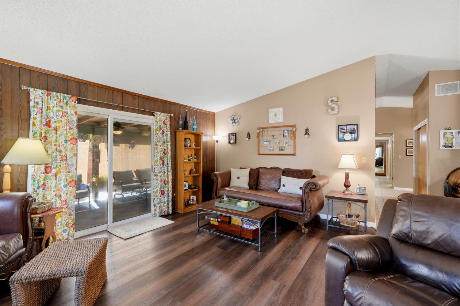 896 N Mahaleb St, Tulare, CA 93274