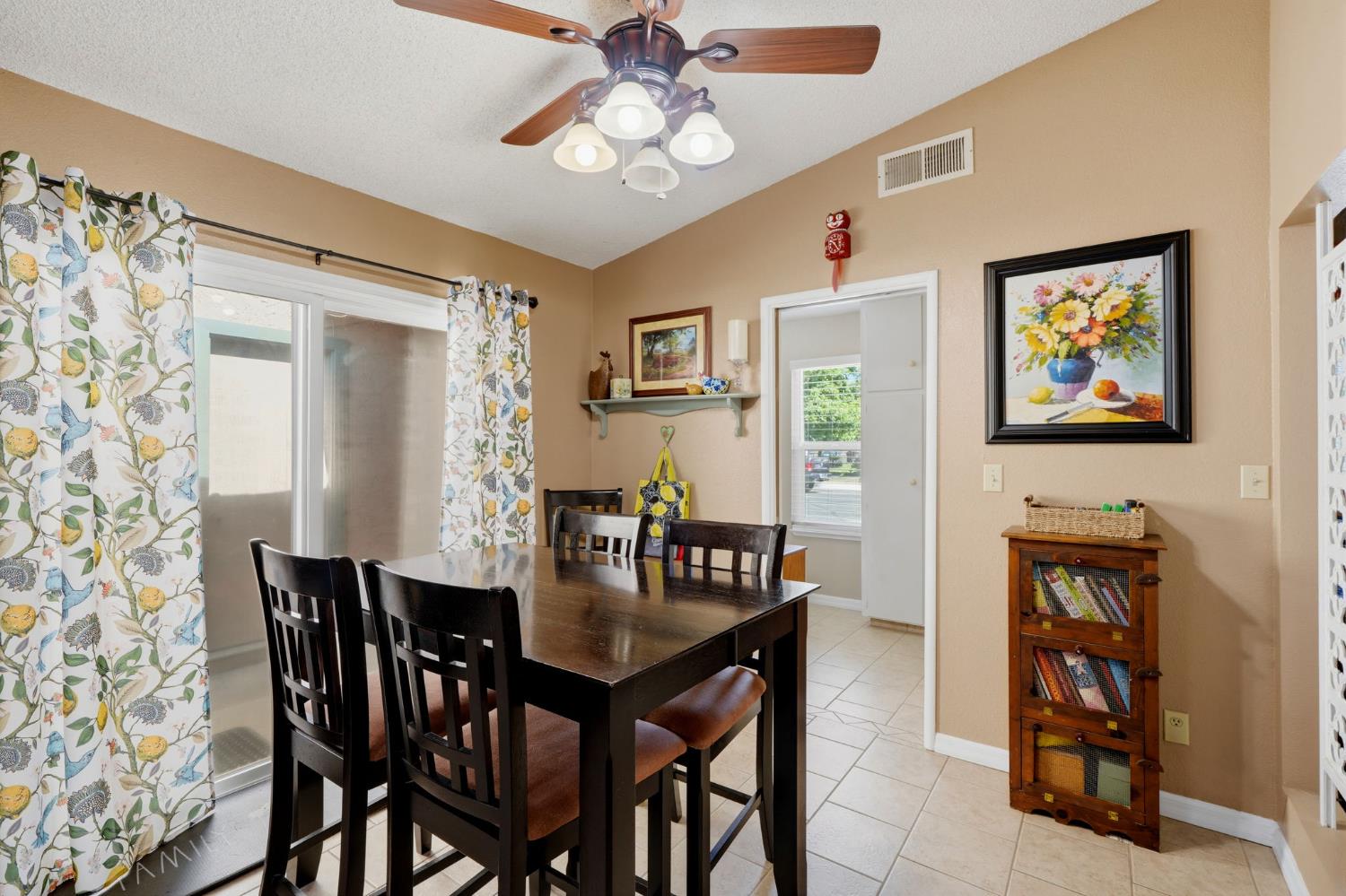 896 N Mahaleb St, Tulare, CA 93274