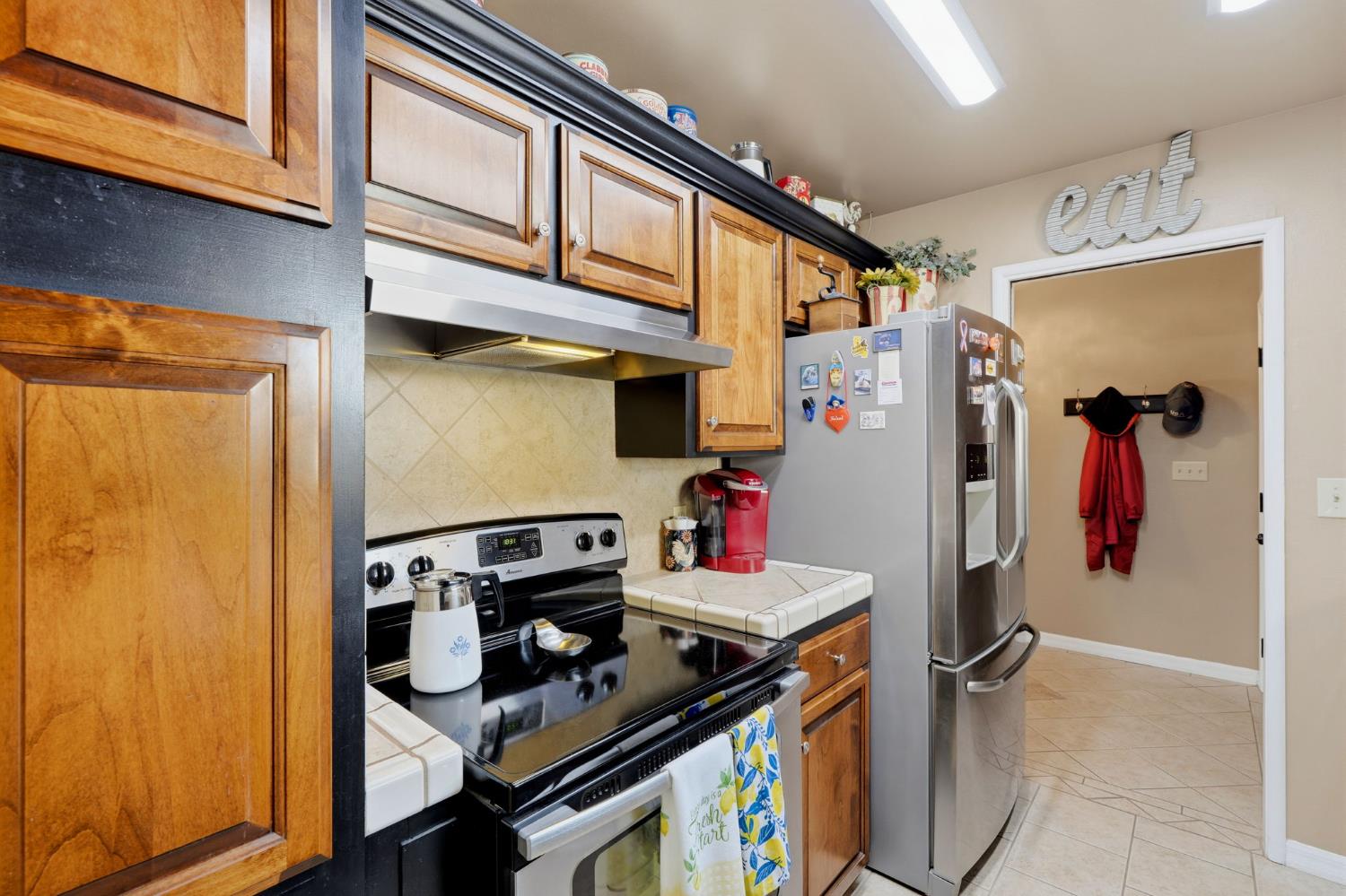 896 N Mahaleb St, Tulare, CA 93274