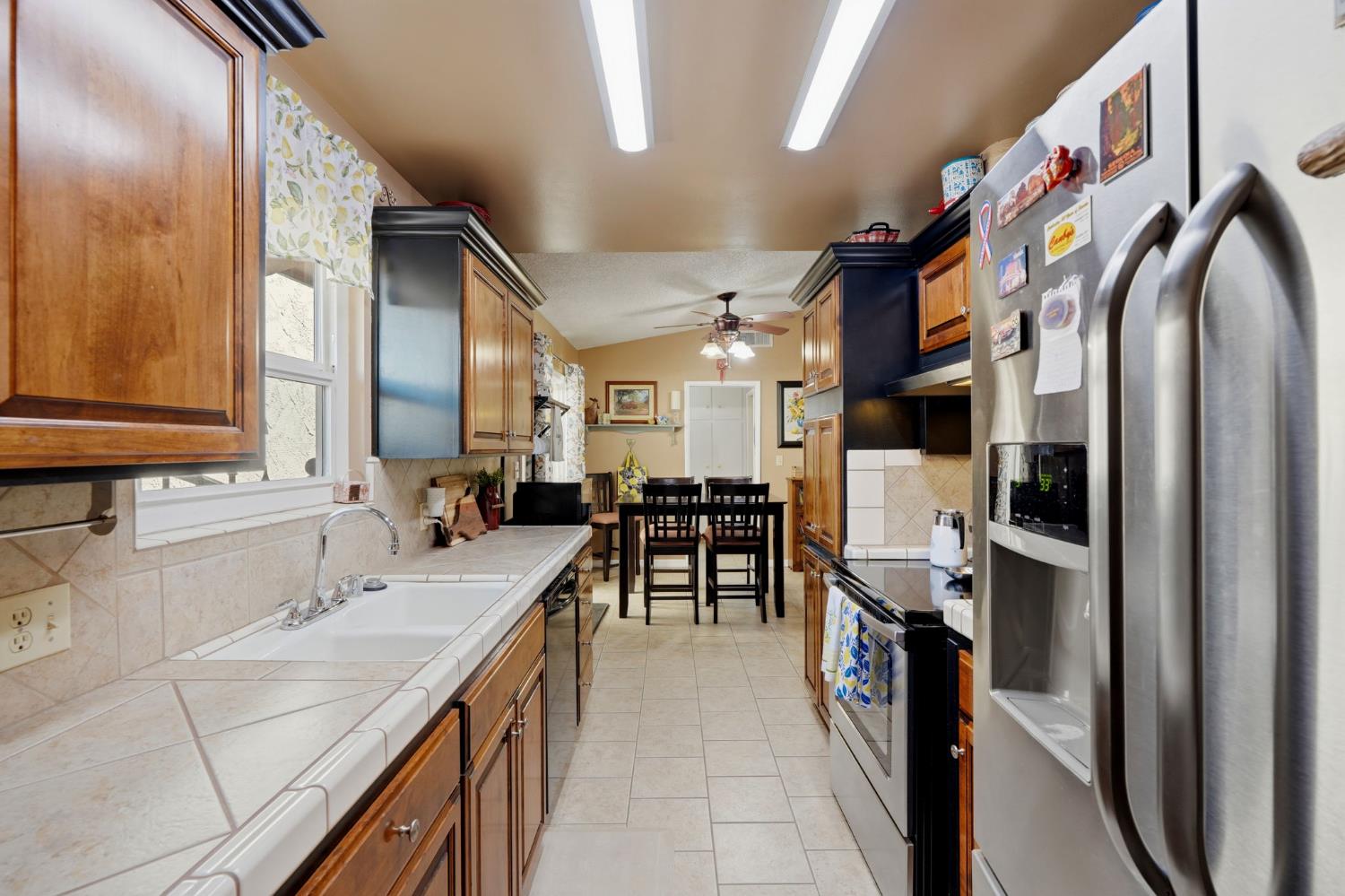 896 N Mahaleb St, Tulare, CA 93274