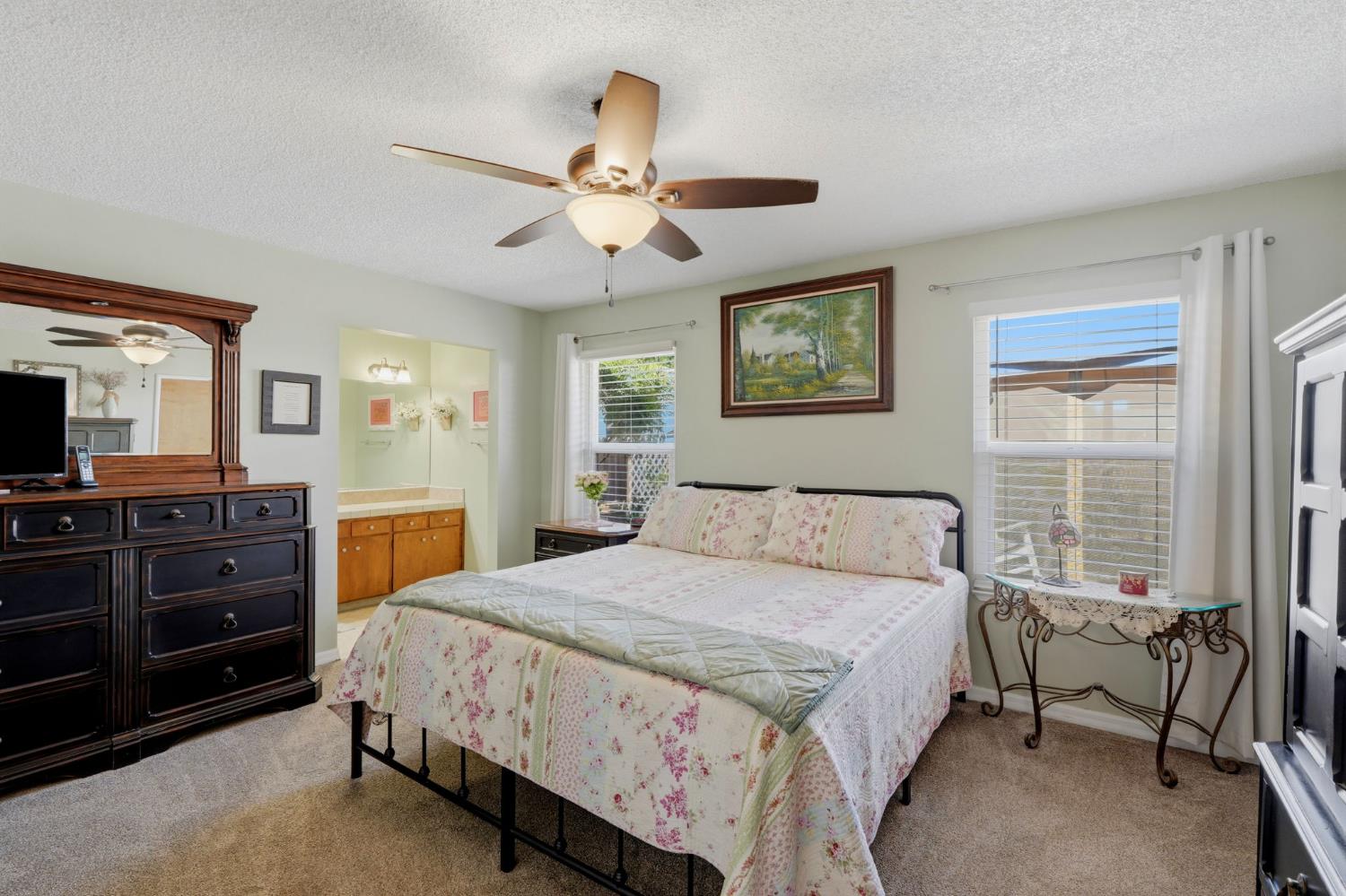 896 N Mahaleb St, Tulare, CA 93274
