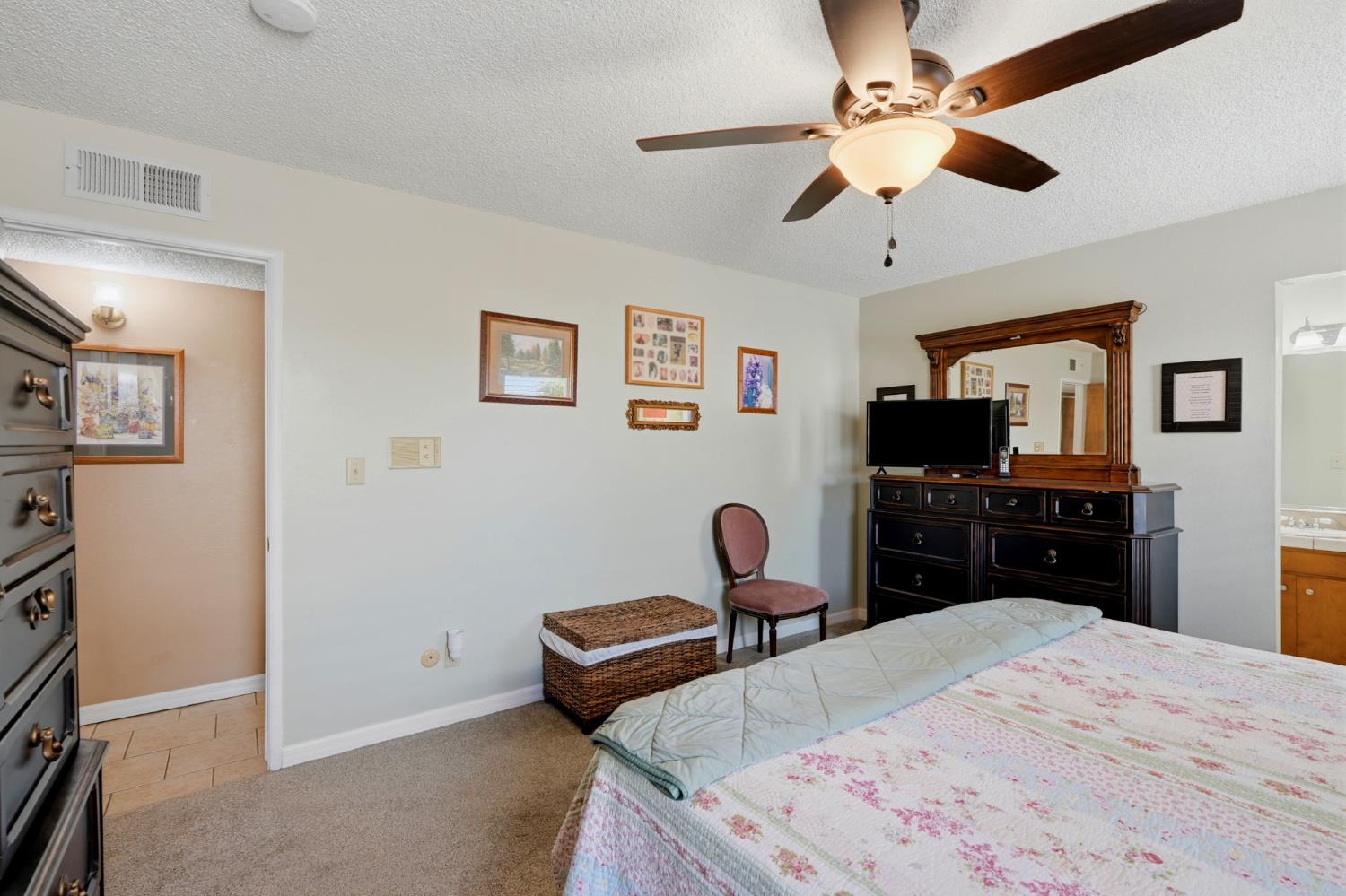 896 N Mahaleb St, Tulare, CA 93274