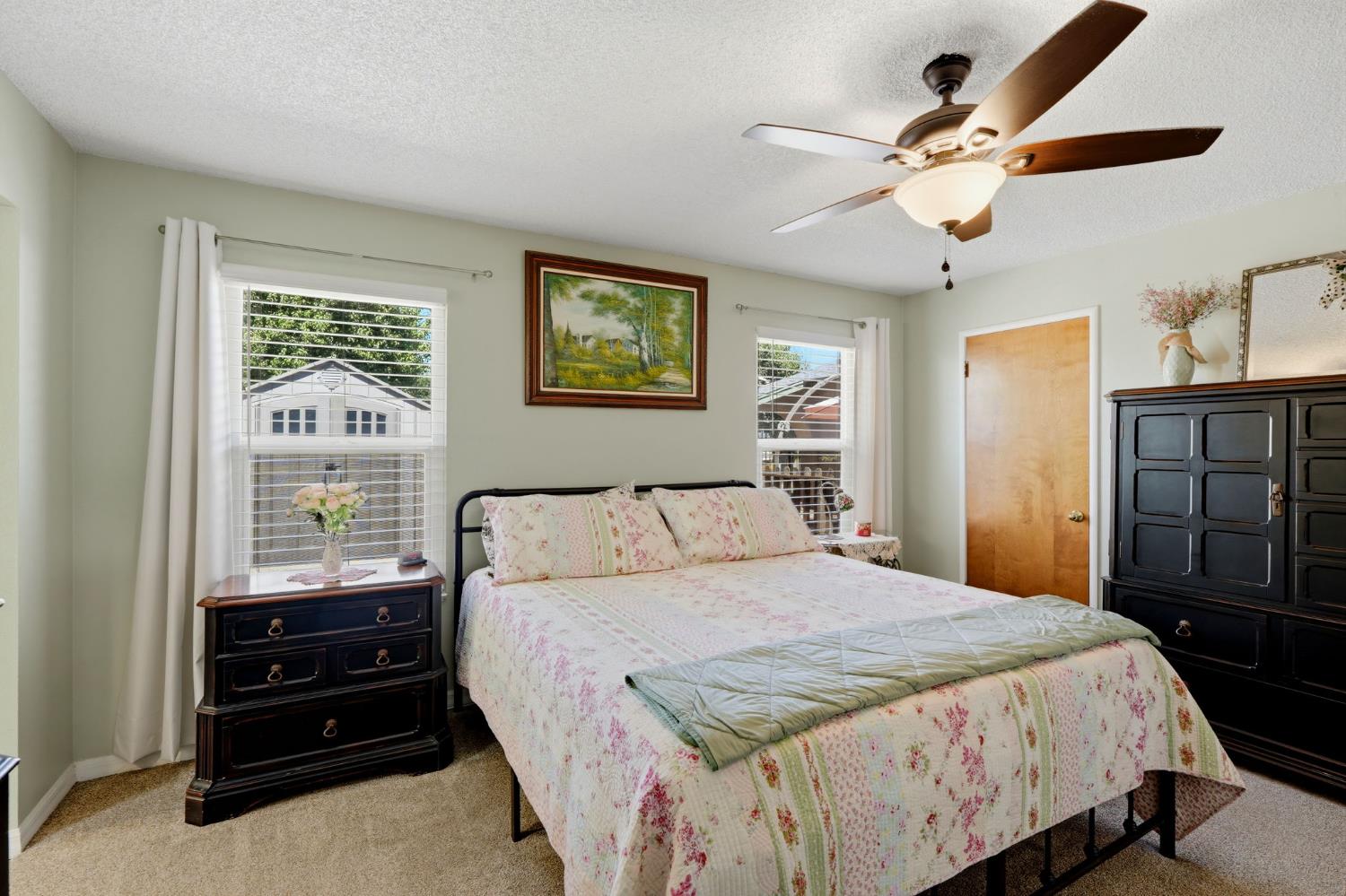 896 N Mahaleb St, Tulare, CA 93274