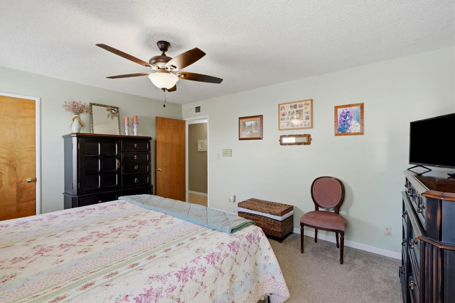 896 N Mahaleb St, Tulare, CA 93274