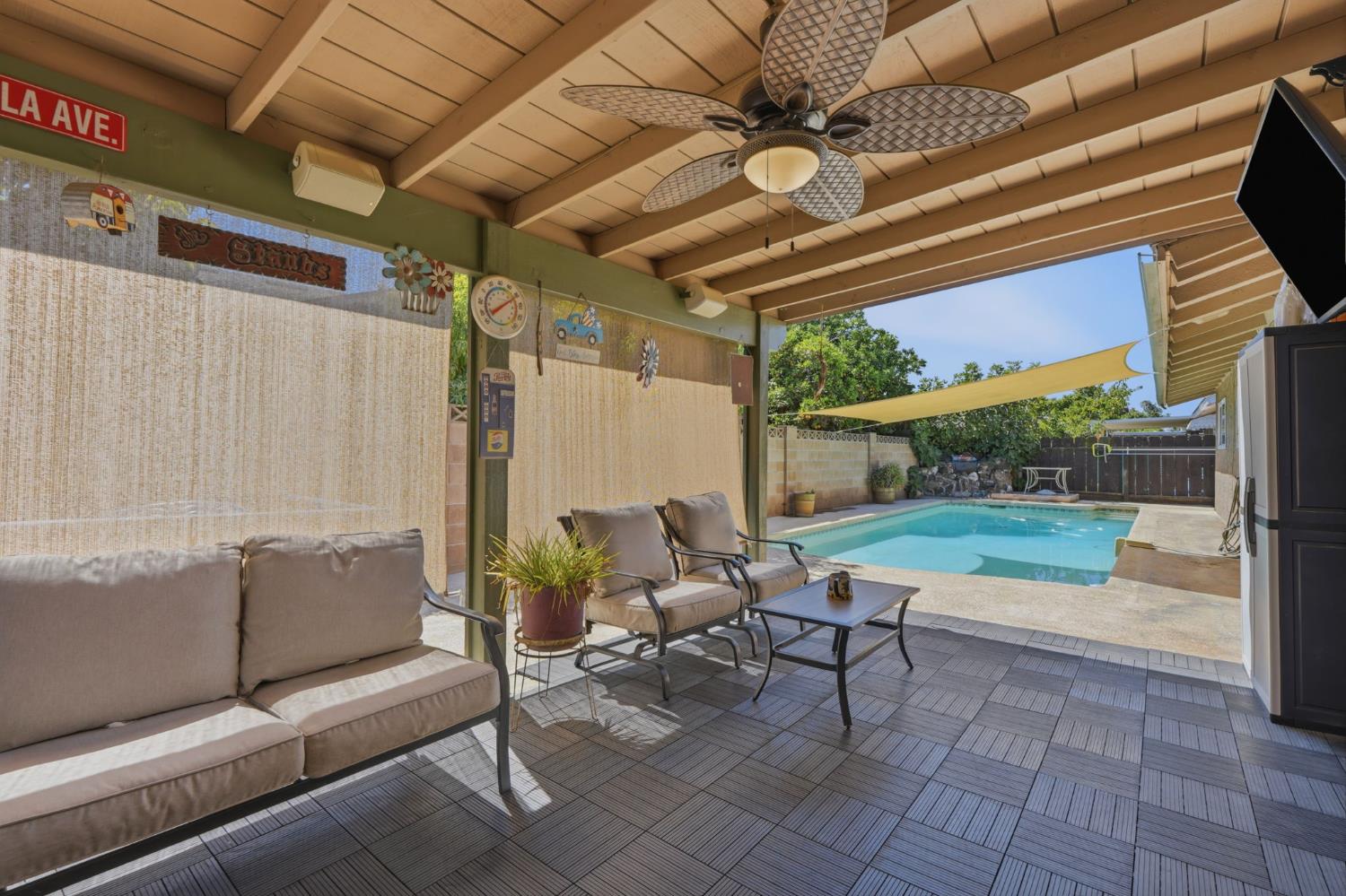 896 N Mahaleb St, Tulare, CA 93274