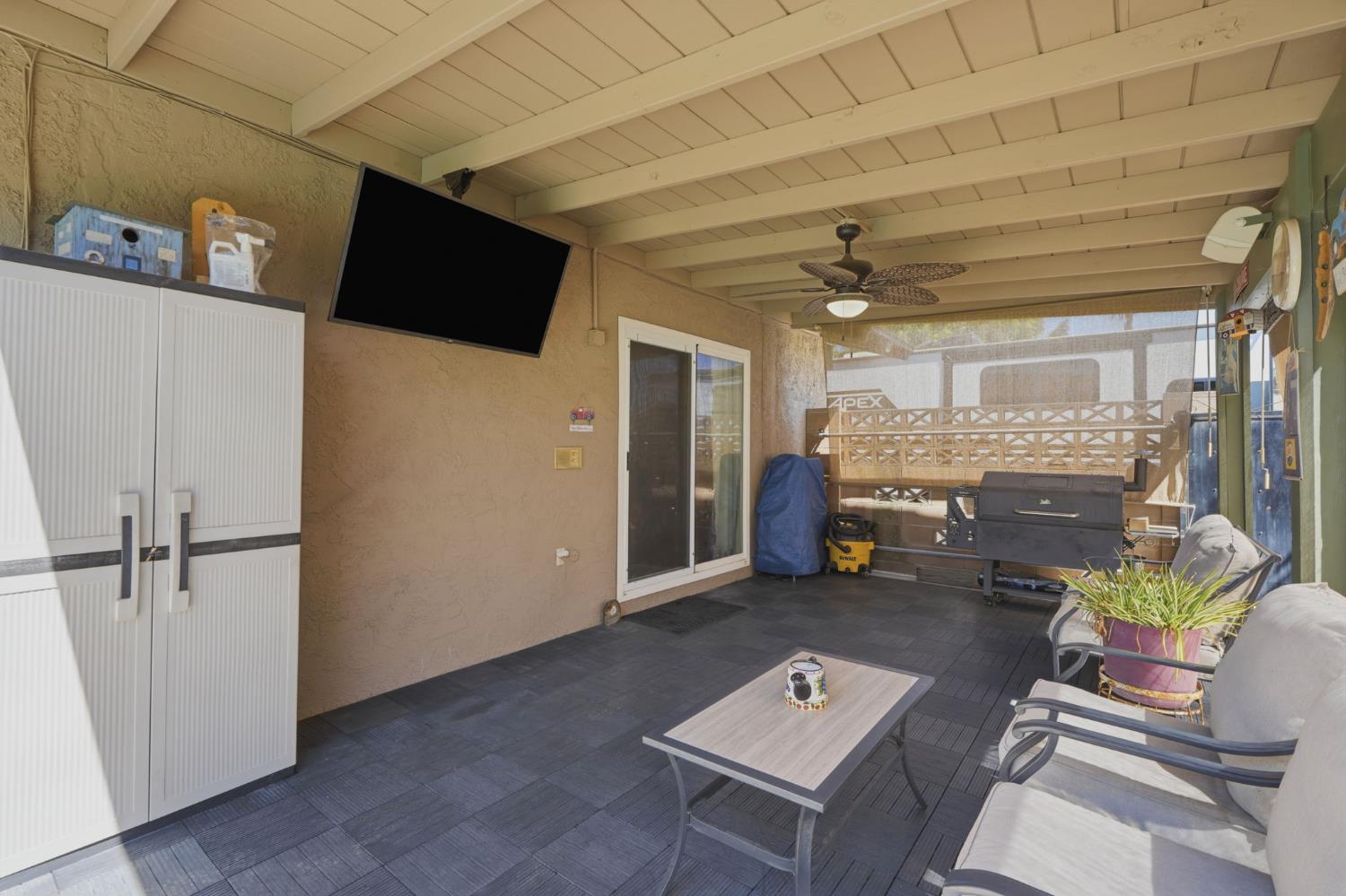 896 N Mahaleb St, Tulare, CA 93274