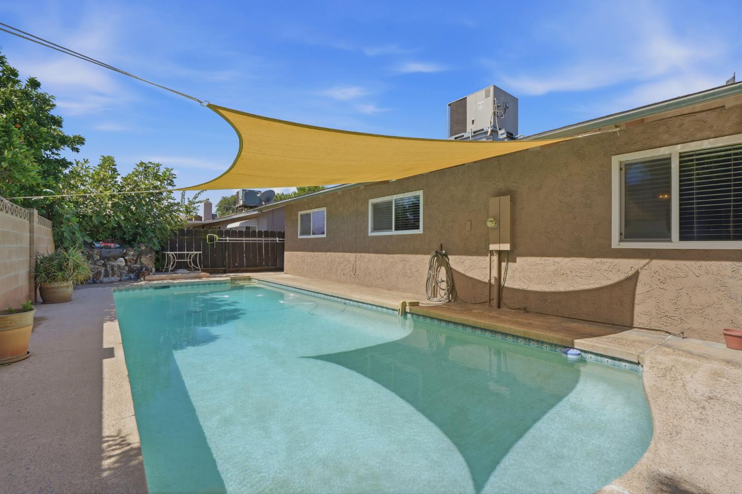 896 N Mahaleb St, Tulare, CA 93274