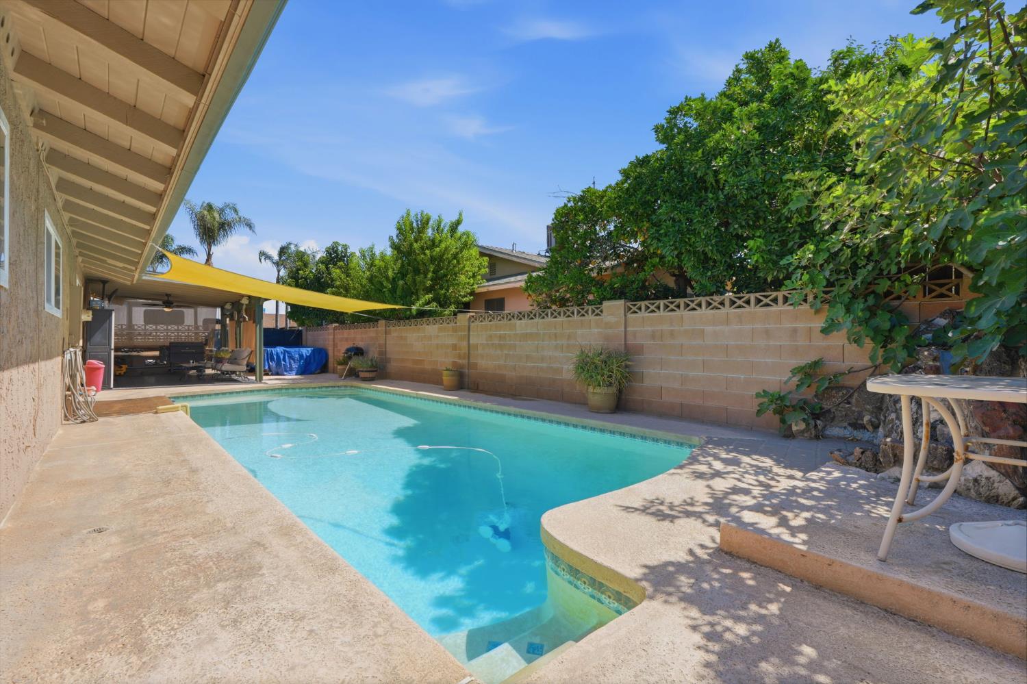 896 N Mahaleb St, Tulare, CA 93274