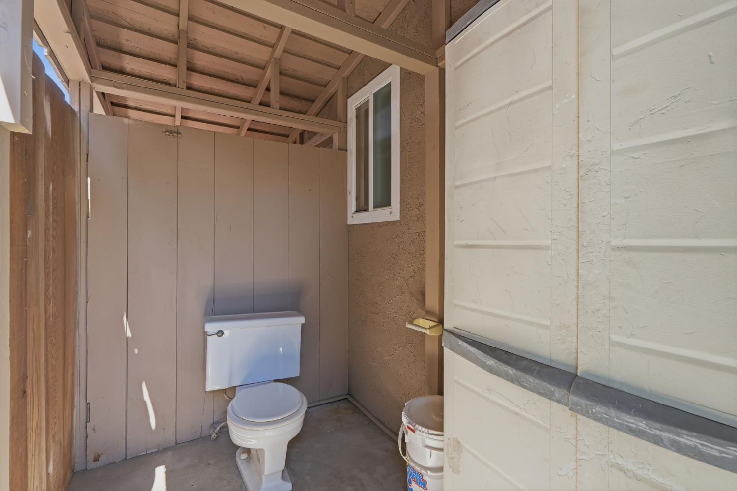 896 N Mahaleb St, Tulare, CA 93274