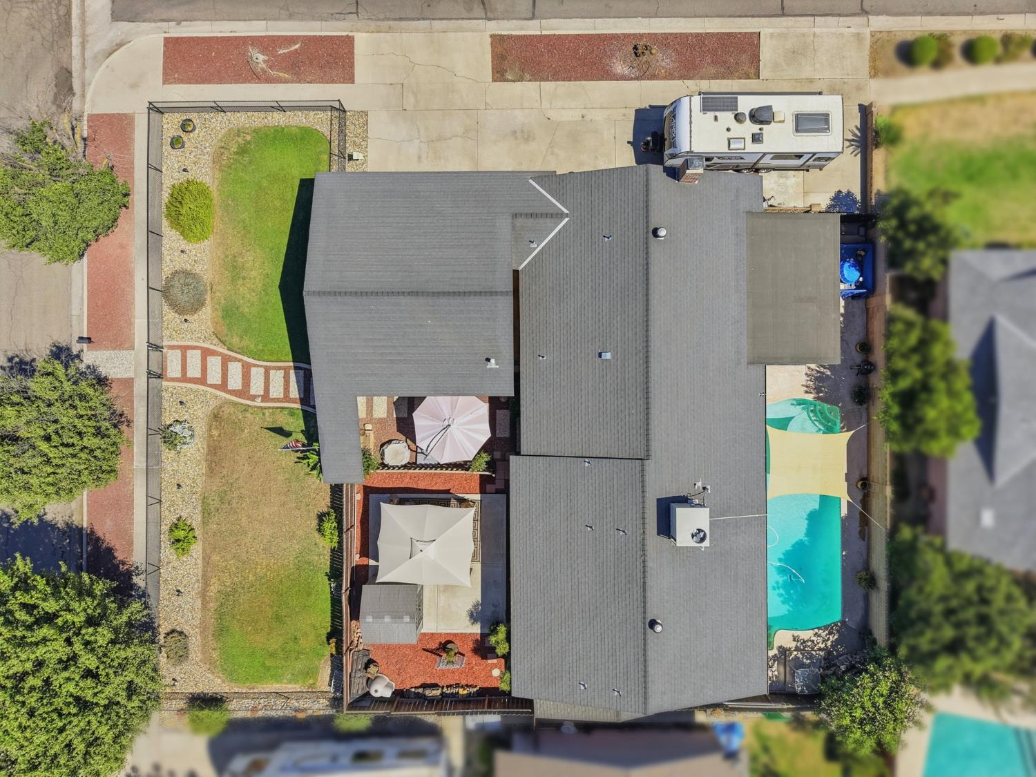 896 N Mahaleb St, Tulare, CA 93274