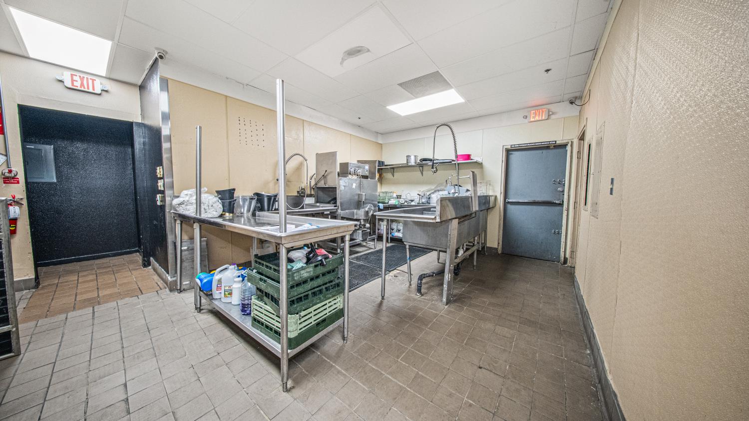 5665 N Blackstone Ave, Fresno, CA 93710