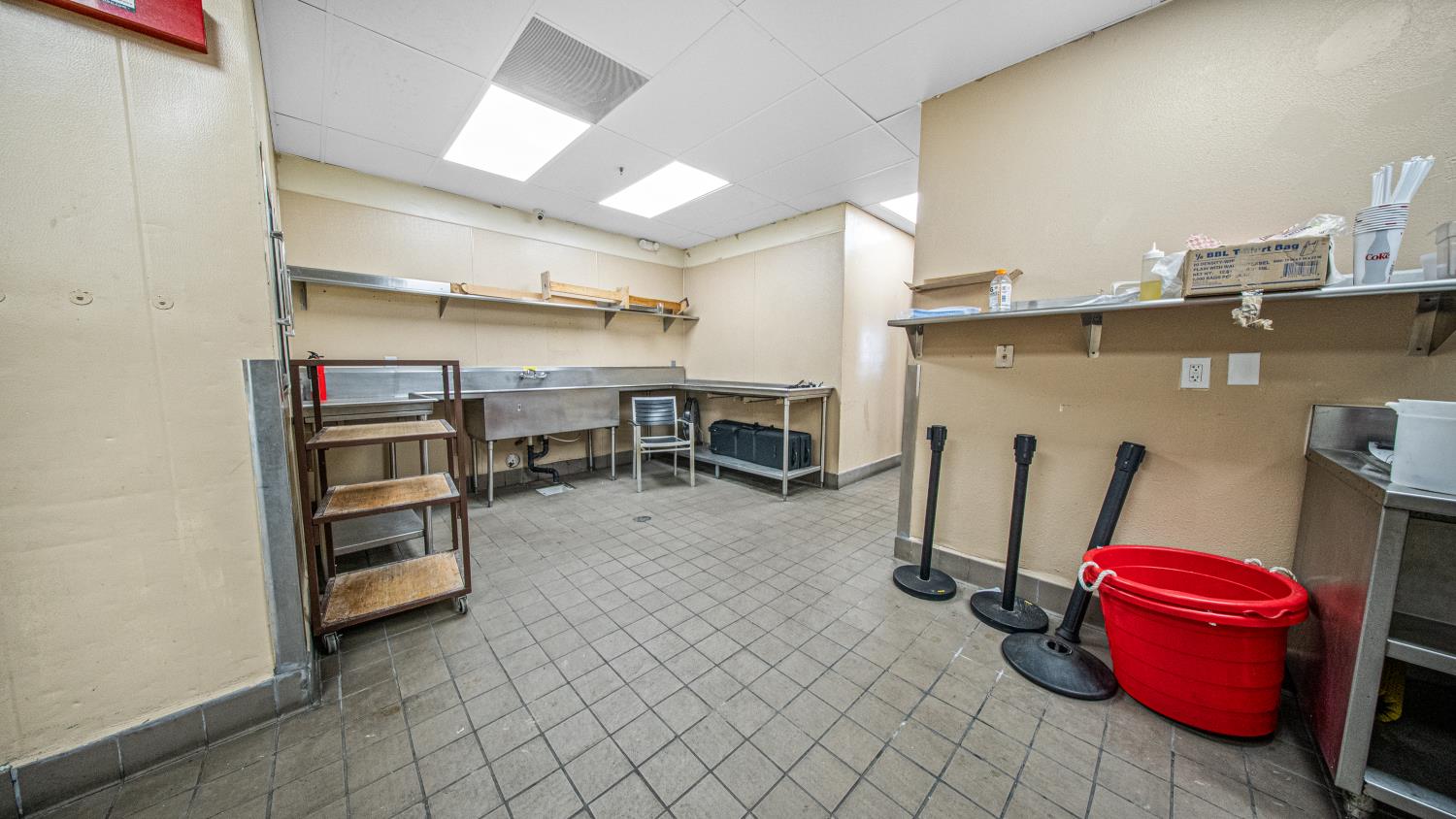 5665 N Blackstone Ave, Fresno, CA 93710