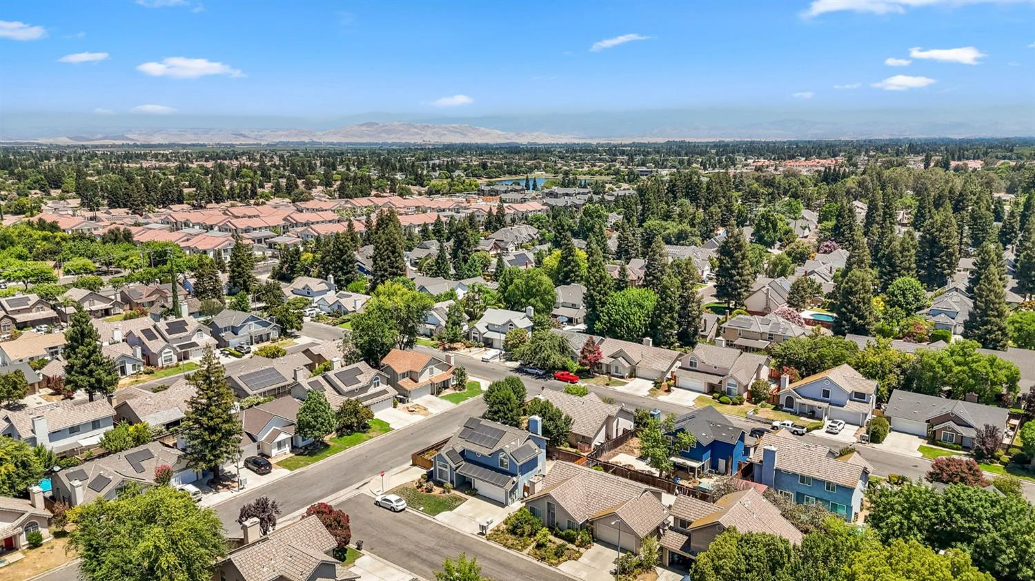 2202 E Chennault Ave, Fresno, CA 93720