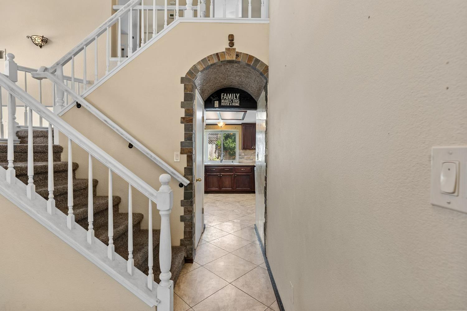 2202 E Chennault Ave, Fresno, CA 93720