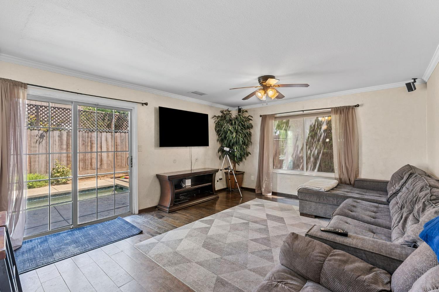 2202 E Chennault Ave, Fresno, CA 93720