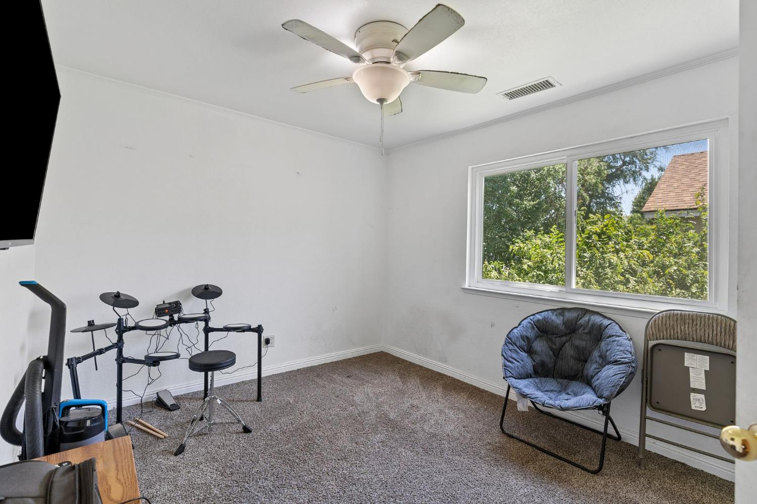 2202 E Chennault Ave, Fresno, CA 93720