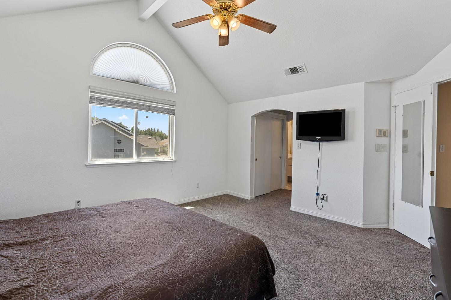 2202 E Chennault Ave, Fresno, CA 93720