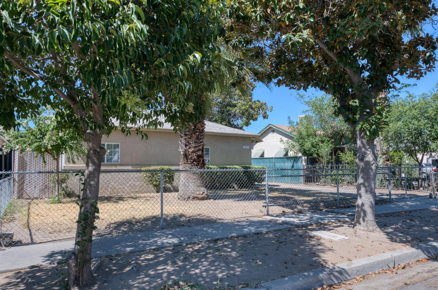 3827 E Hamilton Ave, Fresno, CA 93702