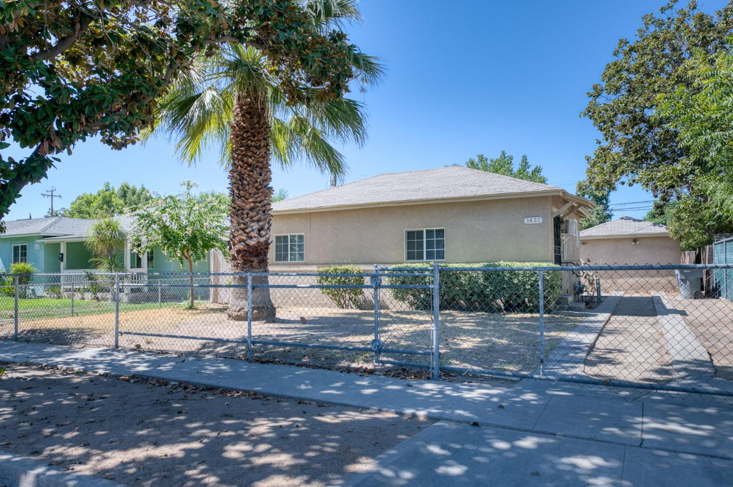 3827 E Hamilton Ave, Fresno, CA 93702