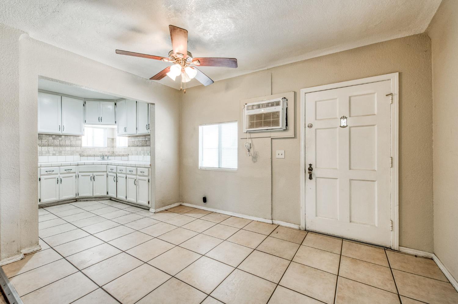 3827 E Hamilton Ave, Fresno, CA 93702