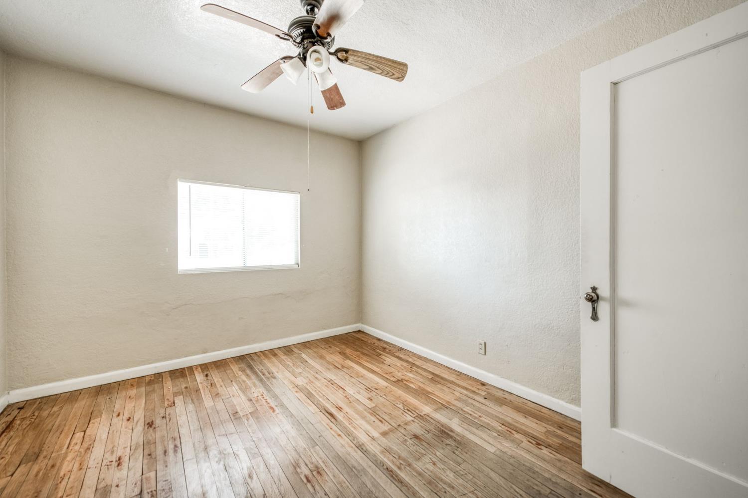 3827 E Hamilton Ave, Fresno, CA 93702