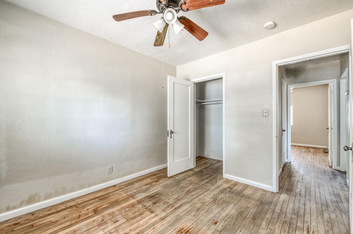 3827 E Hamilton Ave, Fresno, CA 93702