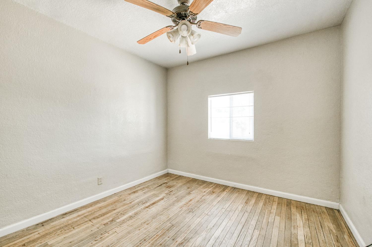 3827 E Hamilton Ave, Fresno, CA 93702