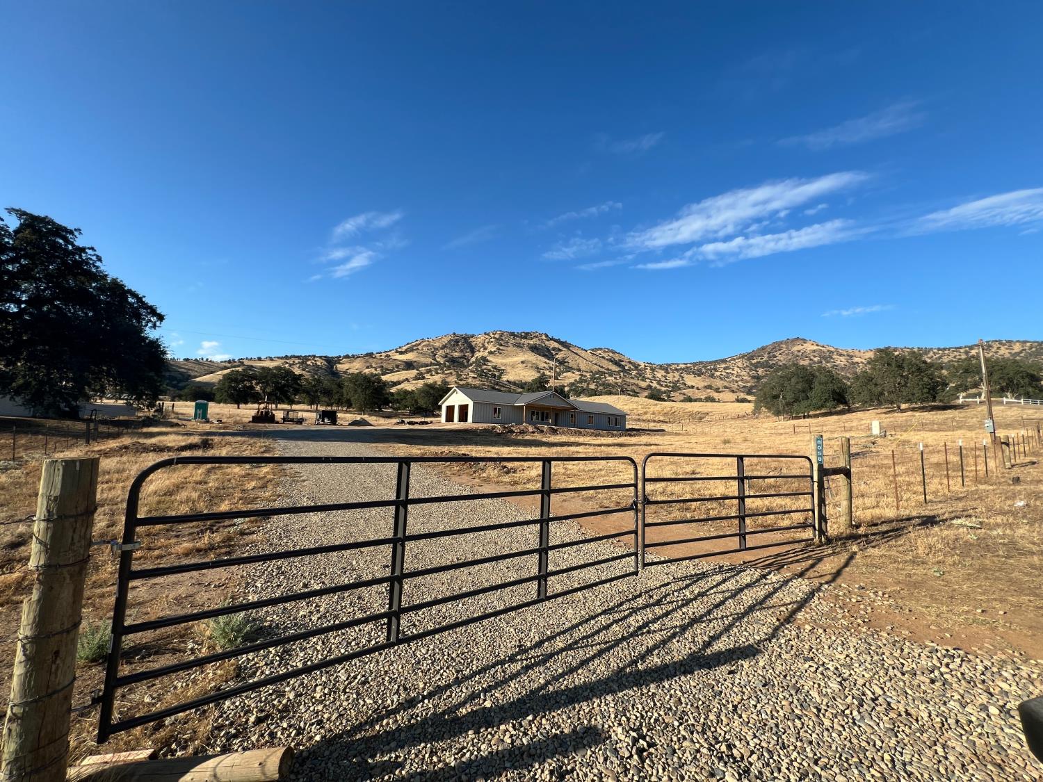 8058 Monreal Dr, Sanger, CA 93657