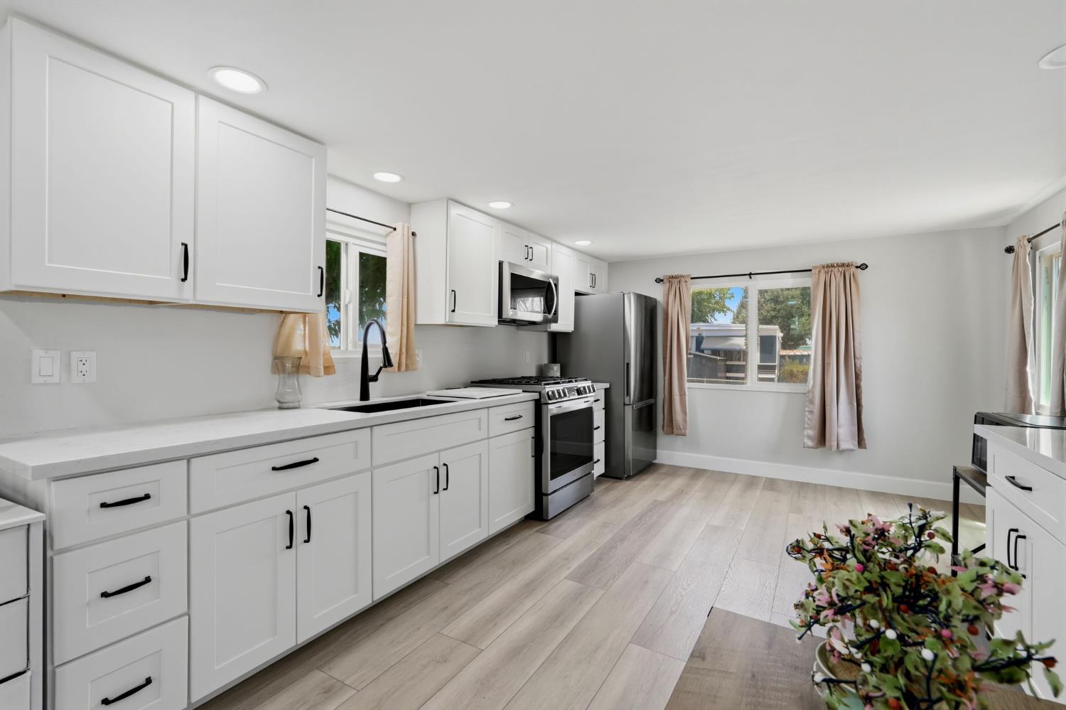 12846 Lacey Blvd #15, Hanford, CA 93230