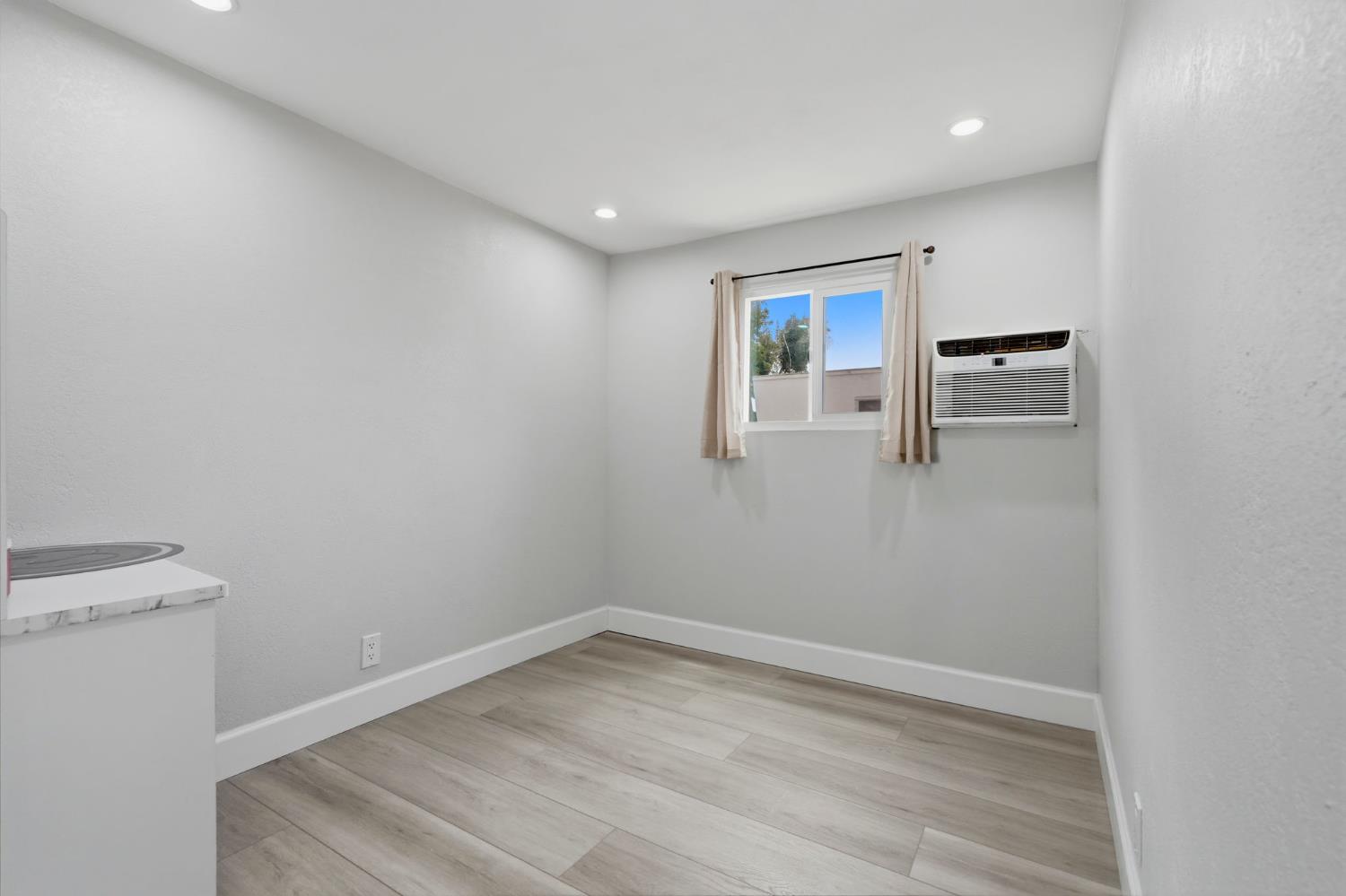 12846 Lacey Blvd #15, Hanford, CA 93230