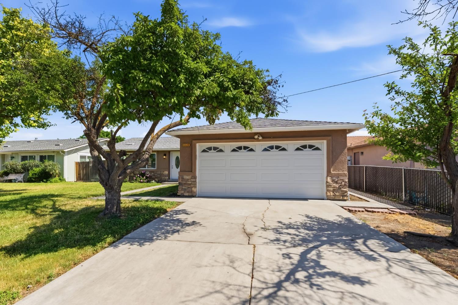 8420 4Th St, San Joaquin, CA 93660